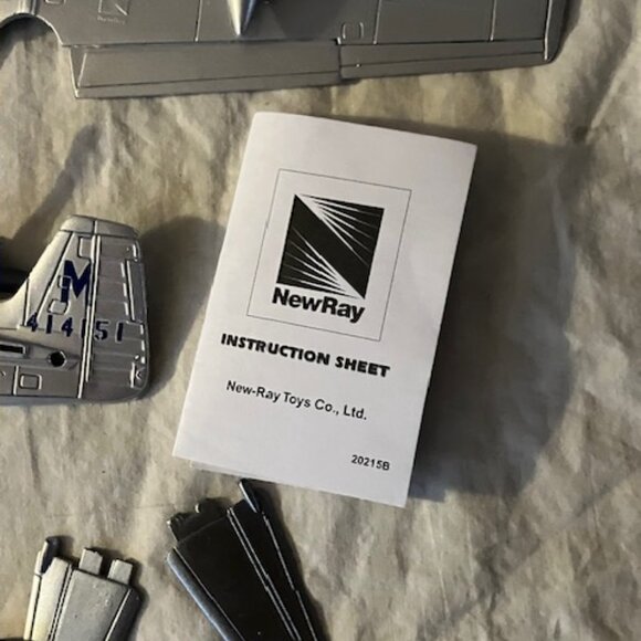 2 Model airplane kits - Picture 10 of 12